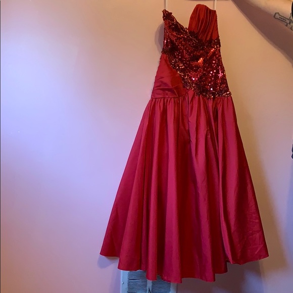 nadine Dresses & Skirts - 👗Beautiful red beaded gown!